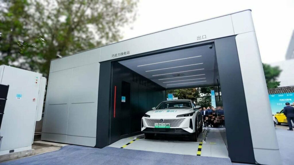 100-Second Battery Swaps Arrive With Changan Electric Taxi