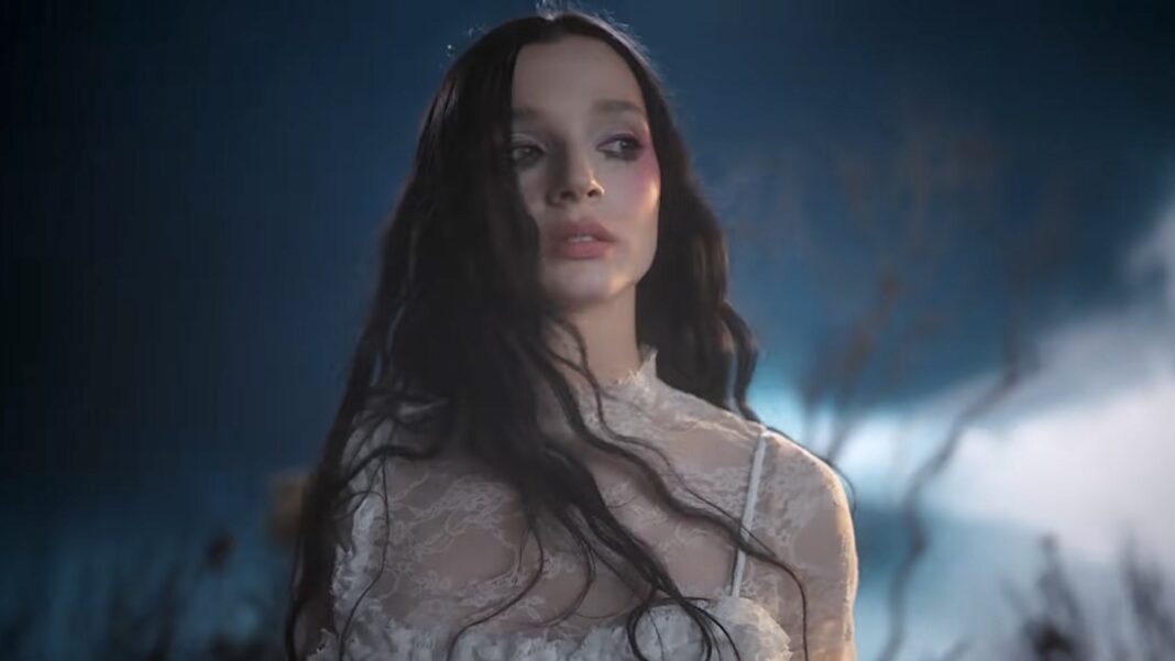 Poppy Unveils New Original Solo Song “Unravel”